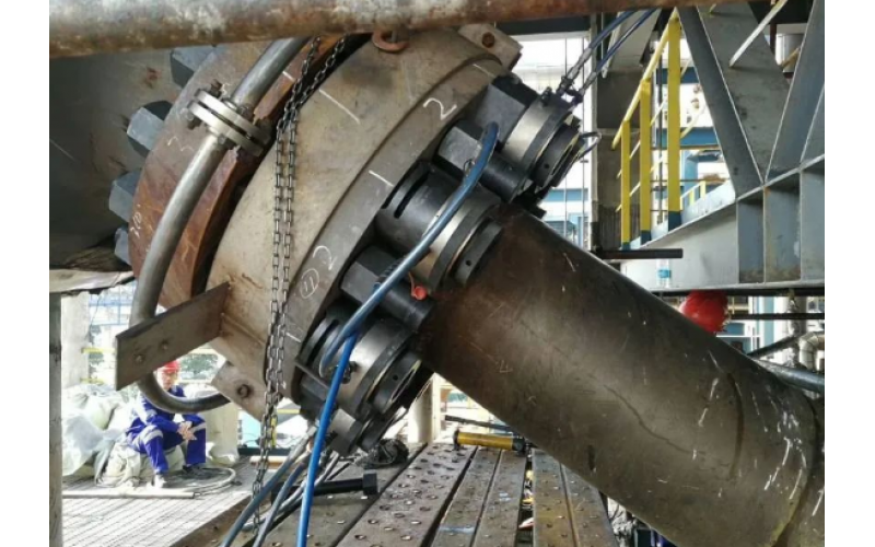 化肥氨合成塔顶盖螺栓预紧客户选用IOS/安卓通用版/手机APP入口KWZK液压螺栓拉伸器